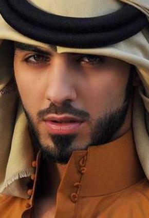 مجهولة تهدي وسيم الإمارات مرسيدس G55